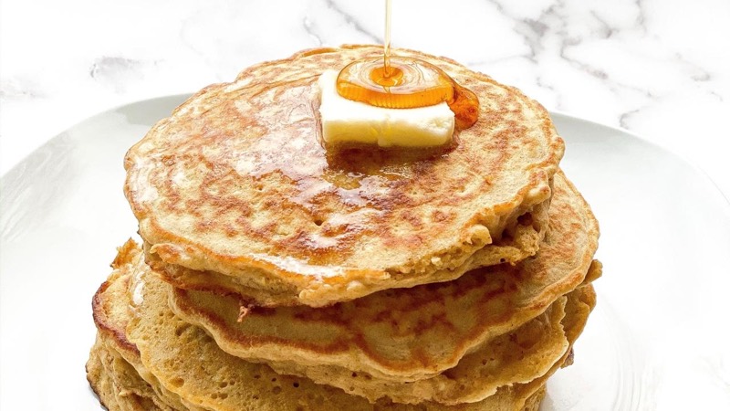 Banana Oatmeal Pancakes